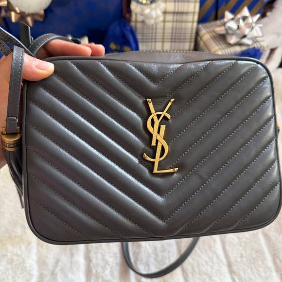 YSL Yves Saint Laurent Lou Camera Bag In Quilted Leather w/Tassel, in gray with - Picture 5 of 9